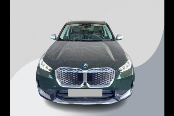 BMW iX1 eDrive20 67 kWh 204pk | X-Line | Travel Pack  | Innovation Pack | Adaptieve cruise controle | HiFi System Harman Kardon | Panoramadak | Head up Display
