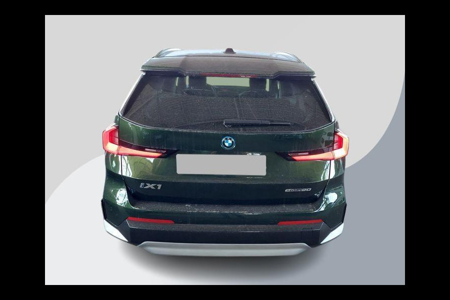 BMW iX1 eDrive20 67 kWh 204pk | X-Line | Travel Pack  | Innovation Pack | Adaptieve cruise controle | HiFi System Harman Kardon | Panoramadak | Head up Display