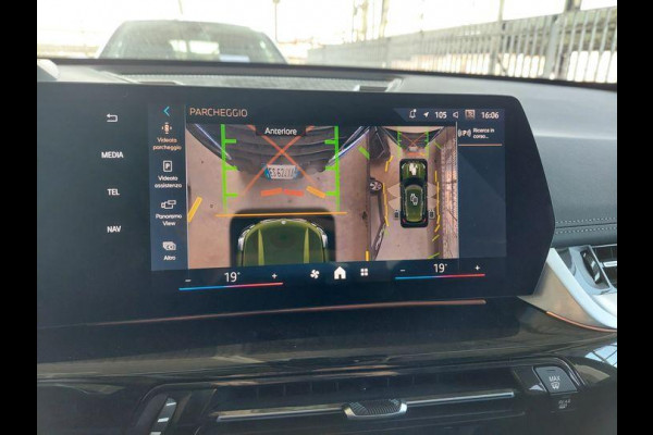 BMW iX1 eDrive20 67 kWh 204pk | X-Line | Travel Pack  | Innovation Pack | Adaptieve cruise controle | HiFi System Harman Kardon | Panoramadak | Head up Display