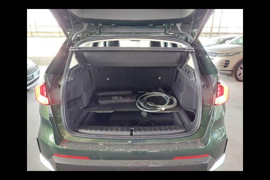 BMW iX1 eDrive20 67 kWh 204pk | X-Line | Travel Pack  | Innovation Pack | Adaptieve cruise controle | HiFi System Harman Kardon | Panoramadak | Head up Display