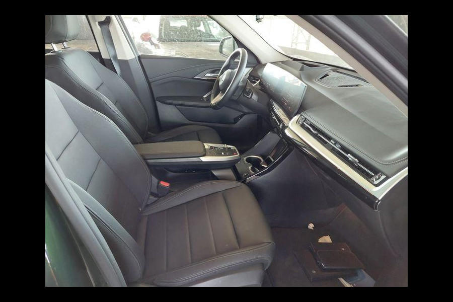 BMW iX1 eDrive20 67 kWh 204pk | X-Line | Travel Pack  | Innovation Pack | Adaptieve cruise controle | HiFi System Harman Kardon | Panoramadak | Head up Display