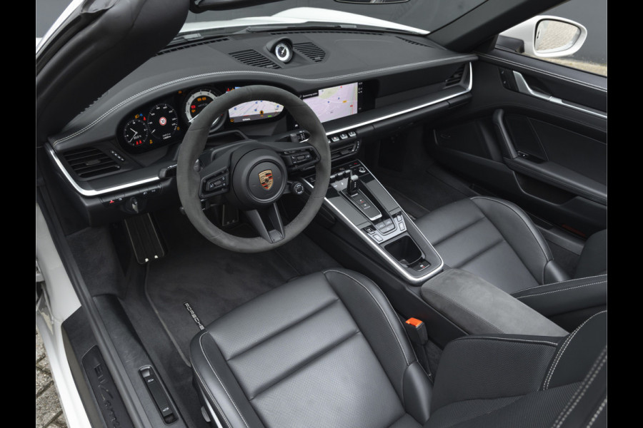Porsche 911 Cabrio 3.0 Carrera GTS - Sport Design - Stoelventilatie - Bose