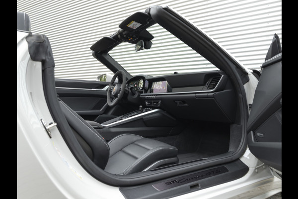 Porsche 911 Cabrio 3.0 Carrera GTS - Sport Design - Stoelventilatie - Bose