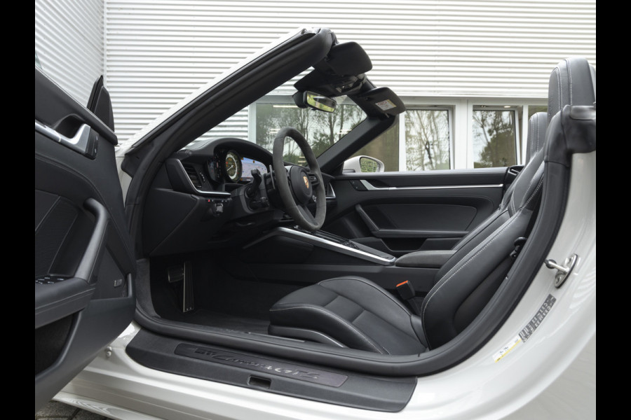 Porsche 911 Cabrio 3.0 Carrera GTS - Sport Design - Stoelventilatie - Bose