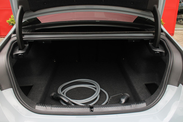 BMW 5 Serie 530e M-SPORT PRO 300PK (nieuw model) | PANORAMA DAK | M-SPORT PAKKET | M-SPORT AERODYNAMICA |  M-SPORT NAPPALEDEREN STUURWIEL MET SPORTBOOST FUNCTIE | BMW SHADOWLINE ADAPTIEVE LED KOPLAMPEN | ELEKTRISCH BEDIENBARE ACHTERKLEP |  BMW INDIVIDIUAL HIGH GLOSS EXTERIEUR RAAMLIJST AFWERKING | BMW LIVE COCKPIT PROFESSIONAL | ELEKTRISCH VERSTELBARE VOORSTOELEN MET VENTILATIE / VERWARMING EN GEHEUGEN OP DE BESTUURDERSSTOEL |  ACHTERBANKVERWARMING | 4-ZONE CLIMATE CONTROL | DONKER GETINTE ACHTERRUITEN | DONKERE HEMELBEKLEDING | DRIVE ASSISTANT | HARMAN KARDON Hi-Fi GELUIDSSYSTEEM