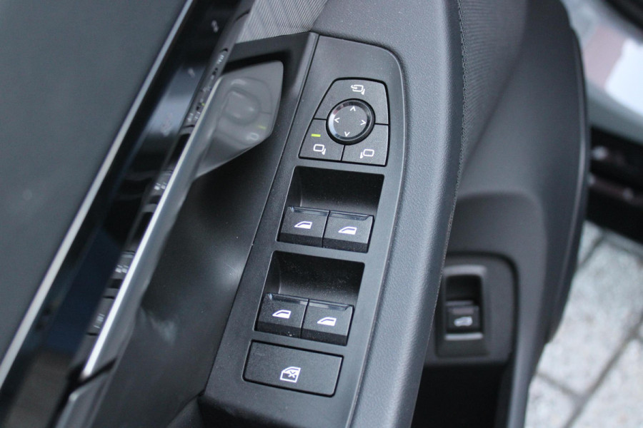 BMW 5 Serie 530e M-SPORT PRO 300PK (nieuw model) | PANORAMA DAK | M-SPORT PAKKET | M-SPORT AERODYNAMICA |  M-SPORT NAPPALEDEREN STUURWIEL MET SPORTBOOST FUNCTIE | BMW SHADOWLINE ADAPTIEVE LED KOPLAMPEN | ELEKTRISCH BEDIENBARE ACHTERKLEP |  BMW INDIVIDIUAL HIGH GLOSS EXTERIEUR RAAMLIJST AFWERKING | BMW LIVE COCKPIT PROFESSIONAL | ELEKTRISCH VERSTELBARE VOORSTOELEN MET VENTILATIE / VERWARMING EN GEHEUGEN OP DE BESTUURDERSSTOEL |  ACHTERBANKVERWARMING | 4-ZONE CLIMATE CONTROL | DONKER GETINTE ACHTERRUITEN | DONKERE HEMELBEKLEDING | DRIVE ASSISTANT | HARMAN KARDON Hi-Fi GELUIDSSYSTEEM
