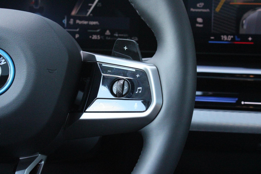 BMW 5 Serie 530e M-SPORT PRO 300PK (nieuw model) | PANORAMA DAK | M-SPORT PAKKET | M-SPORT AERODYNAMICA |  M-SPORT NAPPALEDEREN STUURWIEL MET SPORTBOOST FUNCTIE | BMW SHADOWLINE ADAPTIEVE LED KOPLAMPEN | ELEKTRISCH BEDIENBARE ACHTERKLEP |  BMW INDIVIDIUAL HIGH GLOSS EXTERIEUR RAAMLIJST AFWERKING | BMW LIVE COCKPIT PROFESSIONAL | ELEKTRISCH VERSTELBARE VOORSTOELEN MET VENTILATIE / VERWARMING EN GEHEUGEN OP DE BESTUURDERSSTOEL |  ACHTERBANKVERWARMING | 4-ZONE CLIMATE CONTROL | DONKER GETINTE ACHTERRUITEN | DONKERE HEMELBEKLEDING | DRIVE ASSISTANT | HARMAN KARDON Hi-Fi GELUIDSSYSTEEM
