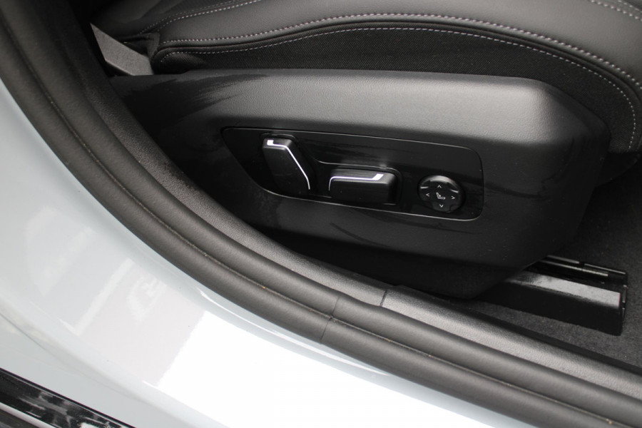 BMW 5 Serie 530e M-SPORT PRO 300PK (nieuw model) | PANORAMA DAK | M-SPORT PAKKET | M-SPORT AERODYNAMICA |  M-SPORT NAPPALEDEREN STUURWIEL MET SPORTBOOST FUNCTIE | BMW SHADOWLINE ADAPTIEVE LED KOPLAMPEN | ELEKTRISCH BEDIENBARE ACHTERKLEP |  BMW INDIVIDIUAL HIGH GLOSS EXTERIEUR RAAMLIJST AFWERKING | BMW LIVE COCKPIT PROFESSIONAL | ELEKTRISCH VERSTELBARE VOORSTOELEN MET VENTILATIE / VERWARMING EN GEHEUGEN OP DE BESTUURDERSSTOEL |  ACHTERBANKVERWARMING | 4-ZONE CLIMATE CONTROL | DONKER GETINTE ACHTERRUITEN | DONKERE HEMELBEKLEDING | DRIVE ASSISTANT | HARMAN KARDON Hi-Fi GELUIDSSYSTEEM
