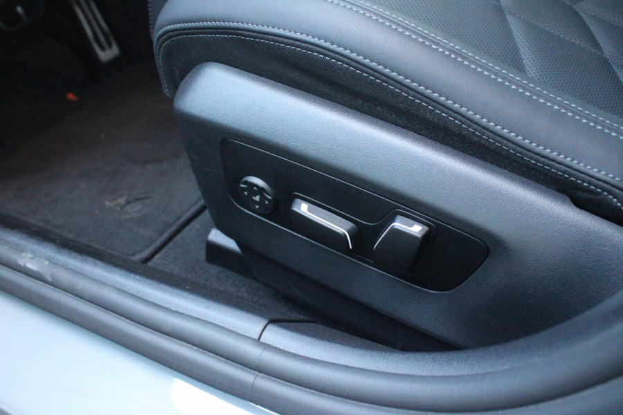 BMW 5 Serie 530e M-SPORT PRO 300PK (nieuw model) | PANORAMA DAK | M-SPORT PAKKET | M-SPORT AERODYNAMICA |  M-SPORT NAPPALEDEREN STUURWIEL MET SPORTBOOST FUNCTIE | BMW SHADOWLINE ADAPTIEVE LED KOPLAMPEN | ELEKTRISCH BEDIENBARE ACHTERKLEP |  BMW INDIVIDIUAL HIGH GLOSS EXTERIEUR RAAMLIJST AFWERKING | BMW LIVE COCKPIT PROFESSIONAL | ELEKTRISCH VERSTELBARE VOORSTOELEN MET VENTILATIE / VERWARMING EN GEHEUGEN OP DE BESTUURDERSSTOEL |  ACHTERBANKVERWARMING | 4-ZONE CLIMATE CONTROL | DONKER GETINTE ACHTERRUITEN | DONKERE HEMELBEKLEDING | DRIVE ASSISTANT | HARMAN KARDON Hi-Fi GELUIDSSYSTEEM