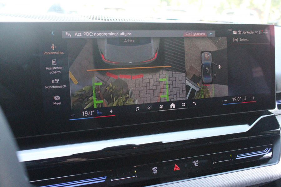 BMW 5 Serie 530e M-SPORT PRO 300PK (nieuw model) | PANORAMA DAK | M-SPORT PAKKET | M-SPORT AERODYNAMICA |  M-SPORT NAPPALEDEREN STUURWIEL MET SPORTBOOST FUNCTIE | BMW SHADOWLINE ADAPTIEVE LED KOPLAMPEN | ELEKTRISCH BEDIENBARE ACHTERKLEP |  BMW INDIVIDIUAL HIGH GLOSS EXTERIEUR RAAMLIJST AFWERKING | BMW LIVE COCKPIT PROFESSIONAL | ELEKTRISCH VERSTELBARE VOORSTOELEN MET VENTILATIE / VERWARMING EN GEHEUGEN OP DE BESTUURDERSSTOEL |  ACHTERBANKVERWARMING | 4-ZONE CLIMATE CONTROL | DONKER GETINTE ACHTERRUITEN | DONKERE HEMELBEKLEDING | DRIVE ASSISTANT | HARMAN KARDON Hi-Fi GELUIDSSYSTEEM