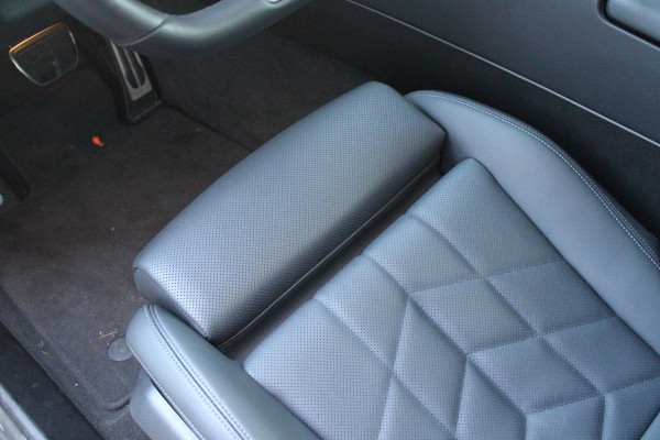 BMW 5 Serie 530e M-SPORT PRO 300PK (nieuw model) | PANORAMA DAK | M-SPORT PAKKET | M-SPORT AERODYNAMICA |  M-SPORT NAPPALEDEREN STUURWIEL MET SPORTBOOST FUNCTIE | BMW SHADOWLINE ADAPTIEVE LED KOPLAMPEN | ELEKTRISCH BEDIENBARE ACHTERKLEP |  BMW INDIVIDIUAL HIGH GLOSS EXTERIEUR RAAMLIJST AFWERKING | BMW LIVE COCKPIT PROFESSIONAL | ELEKTRISCH VERSTELBARE VOORSTOELEN MET VENTILATIE / VERWARMING EN GEHEUGEN OP DE BESTUURDERSSTOEL |  ACHTERBANKVERWARMING | 4-ZONE CLIMATE CONTROL | DONKER GETINTE ACHTERRUITEN | DONKERE HEMELBEKLEDING | DRIVE ASSISTANT | HARMAN KARDON Hi-Fi GELUIDSSYSTEEM
