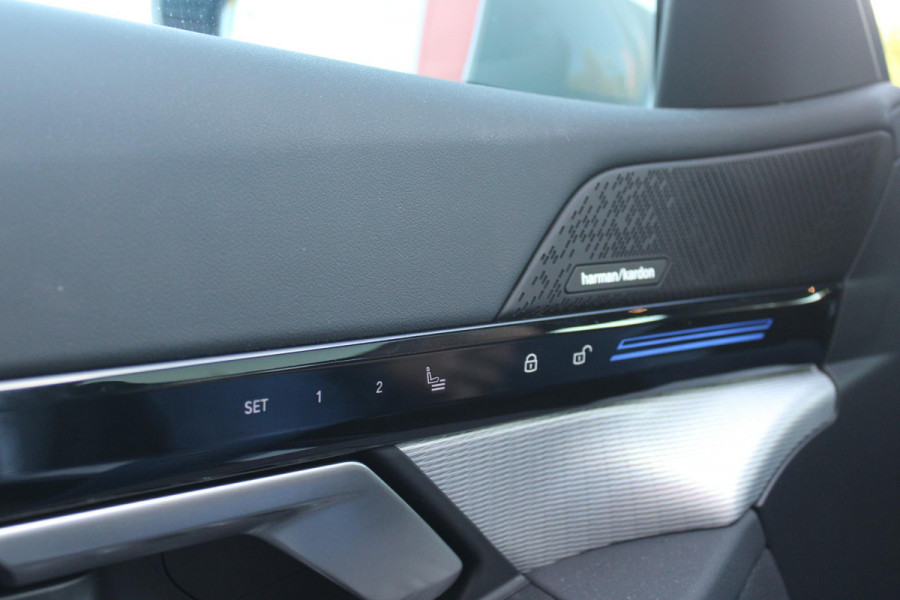 BMW 5 Serie 530e M-SPORT PRO 300PK (nieuw model) | PANORAMA DAK | M-SPORT PAKKET | M-SPORT AERODYNAMICA |  M-SPORT NAPPALEDEREN STUURWIEL MET SPORTBOOST FUNCTIE | BMW SHADOWLINE ADAPTIEVE LED KOPLAMPEN | ELEKTRISCH BEDIENBARE ACHTERKLEP |  BMW INDIVIDIUAL HIGH GLOSS EXTERIEUR RAAMLIJST AFWERKING | BMW LIVE COCKPIT PROFESSIONAL | ELEKTRISCH VERSTELBARE VOORSTOELEN MET VENTILATIE / VERWARMING EN GEHEUGEN OP DE BESTUURDERSSTOEL |  ACHTERBANKVERWARMING | 4-ZONE CLIMATE CONTROL | DONKER GETINTE ACHTERRUITEN | DONKERE HEMELBEKLEDING | DRIVE ASSISTANT | HARMAN KARDON Hi-Fi GELUIDSSYSTEEM