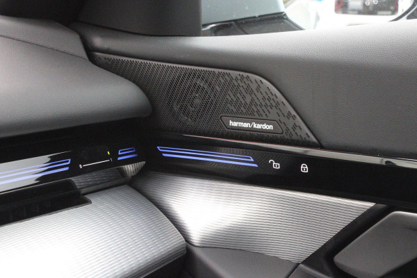 BMW 5 Serie 530e M-SPORT PRO 300PK (nieuw model) | PANORAMA DAK | M-SPORT PAKKET | M-SPORT AERODYNAMICA |  M-SPORT NAPPALEDEREN STUURWIEL MET SPORTBOOST FUNCTIE | BMW SHADOWLINE ADAPTIEVE LED KOPLAMPEN | ELEKTRISCH BEDIENBARE ACHTERKLEP |  BMW INDIVIDIUAL HIGH GLOSS EXTERIEUR RAAMLIJST AFWERKING | BMW LIVE COCKPIT PROFESSIONAL | ELEKTRISCH VERSTELBARE VOORSTOELEN MET VENTILATIE / VERWARMING EN GEHEUGEN OP DE BESTUURDERSSTOEL |  ACHTERBANKVERWARMING | 4-ZONE CLIMATE CONTROL | DONKER GETINTE ACHTERRUITEN | DONKERE HEMELBEKLEDING | DRIVE ASSISTANT | HARMAN KARDON Hi-Fi GELUIDSSYSTEEM