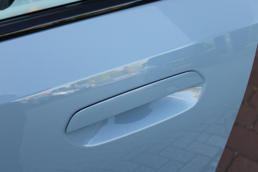 BMW 5 Serie 530e M-SPORT PRO 300PK (nieuw model) | PANORAMA DAK | M-SPORT PAKKET | M-SPORT AERODYNAMICA |  M-SPORT NAPPALEDEREN STUURWIEL MET SPORTBOOST FUNCTIE | BMW SHADOWLINE ADAPTIEVE LED KOPLAMPEN | ELEKTRISCH BEDIENBARE ACHTERKLEP |  BMW INDIVIDIUAL HIGH GLOSS EXTERIEUR RAAMLIJST AFWERKING | BMW LIVE COCKPIT PROFESSIONAL | ELEKTRISCH VERSTELBARE VOORSTOELEN MET VENTILATIE / VERWARMING EN GEHEUGEN OP DE BESTUURDERSSTOEL |  ACHTERBANKVERWARMING | 4-ZONE CLIMATE CONTROL | DONKER GETINTE ACHTERRUITEN | DONKERE HEMELBEKLEDING | DRIVE ASSISTANT | HARMAN KARDON Hi-Fi GELUIDSSYSTEEM