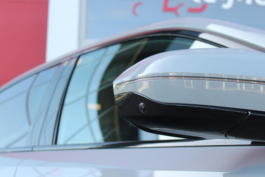 BMW 5 Serie 530e M-SPORT PRO 300PK (nieuw model) | PANORAMA DAK | M-SPORT PAKKET | M-SPORT AERODYNAMICA |  M-SPORT NAPPALEDEREN STUURWIEL MET SPORTBOOST FUNCTIE | BMW SHADOWLINE ADAPTIEVE LED KOPLAMPEN | ELEKTRISCH BEDIENBARE ACHTERKLEP |  BMW INDIVIDIUAL HIGH GLOSS EXTERIEUR RAAMLIJST AFWERKING | BMW LIVE COCKPIT PROFESSIONAL | ELEKTRISCH VERSTELBARE VOORSTOELEN MET VENTILATIE / VERWARMING EN GEHEUGEN OP DE BESTUURDERSSTOEL |  ACHTERBANKVERWARMING | 4-ZONE CLIMATE CONTROL | DONKER GETINTE ACHTERRUITEN | DONKERE HEMELBEKLEDING | DRIVE ASSISTANT | HARMAN KARDON Hi-Fi GELUIDSSYSTEEM