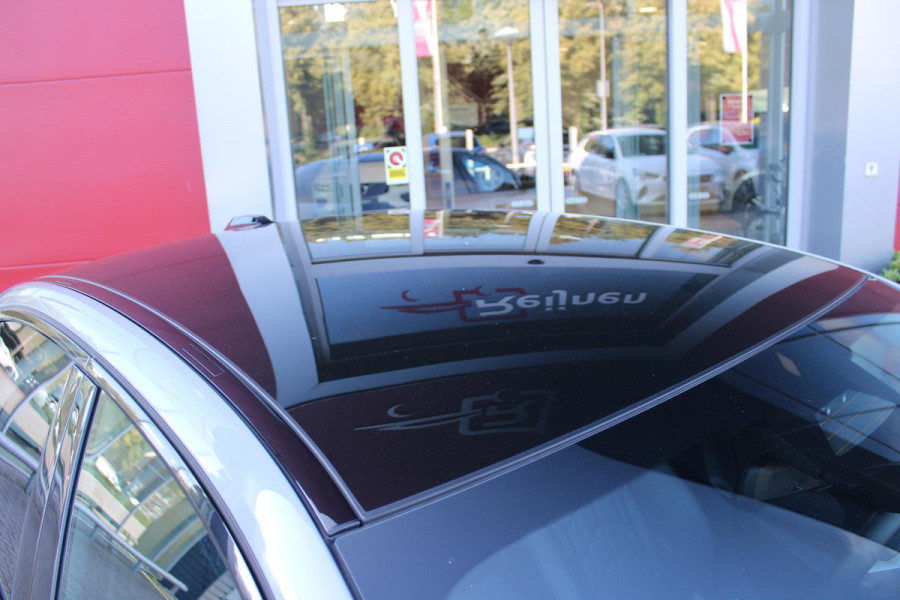 BMW 5 Serie 530e M-SPORT PRO 300PK (nieuw model) | PANORAMA DAK | M-SPORT PAKKET | M-SPORT AERODYNAMICA |  M-SPORT NAPPALEDEREN STUURWIEL MET SPORTBOOST FUNCTIE | BMW SHADOWLINE ADAPTIEVE LED KOPLAMPEN | ELEKTRISCH BEDIENBARE ACHTERKLEP |  BMW INDIVIDIUAL HIGH GLOSS EXTERIEUR RAAMLIJST AFWERKING | BMW LIVE COCKPIT PROFESSIONAL | ELEKTRISCH VERSTELBARE VOORSTOELEN MET VENTILATIE / VERWARMING EN GEHEUGEN OP DE BESTUURDERSSTOEL |  ACHTERBANKVERWARMING | 4-ZONE CLIMATE CONTROL | DONKER GETINTE ACHTERRUITEN | DONKERE HEMELBEKLEDING | DRIVE ASSISTANT | HARMAN KARDON Hi-Fi GELUIDSSYSTEEM