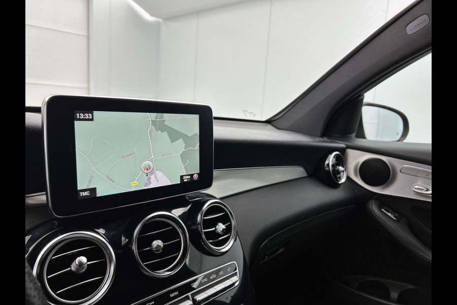 Mercedes-Benz GLC 250 4MATIC Business Solution AMG | Schuif/kanteldak | Treeplanken | 5 spaaks licht metalen velgen | Navigatie Parking support met camera achter | Inclusief 12 Maanden Garantie