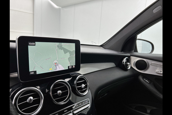 Mercedes-Benz GLC 250 4MATIC Business Solution AMG | Schuif/kanteldak | Treeplanken | 5 spaaks licht metalen velgen | Navigatie Parking support met camera achter | Inclusief 12 Maanden Garantie