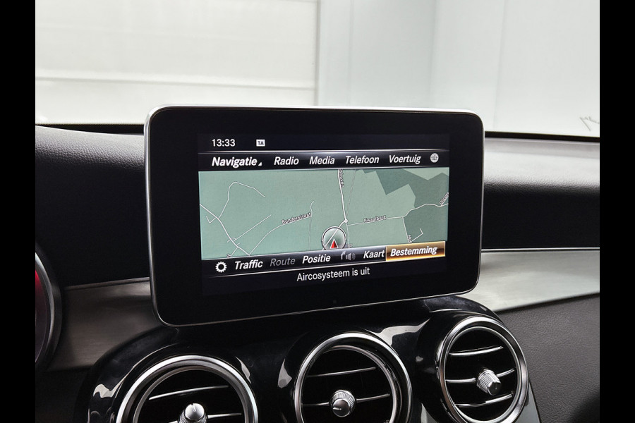 Mercedes-Benz GLC 250 4MATIC Business Solution AMG | Schuif/kanteldak | Treeplanken | 5 spaaks licht metalen velgen | Navigatie Parking support met camera achter | Inclusief 12 Maanden Garantie
