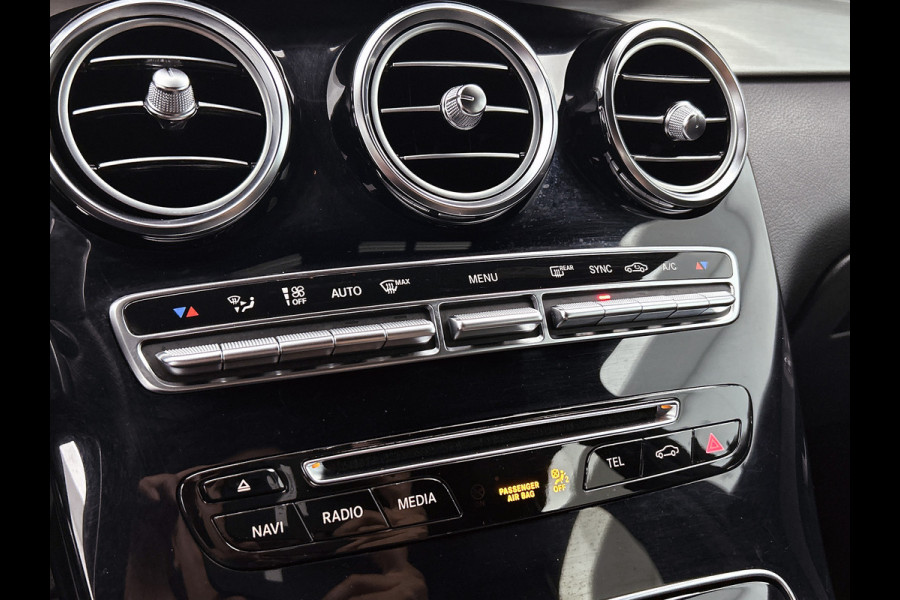 Mercedes-Benz GLC 250 4MATIC Business Solution AMG | Schuif/kanteldak | Treeplanken | 5 spaaks licht metalen velgen | Navigatie Parking support met camera achter | Inclusief 12 Maanden Garantie