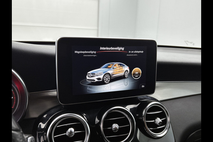 Mercedes-Benz GLC 250 4MATIC Business Solution AMG | Schuif/kanteldak | Treeplanken | 5 spaaks licht metalen velgen | Navigatie Parking support met camera achter | Inclusief 12 Maanden Garantie