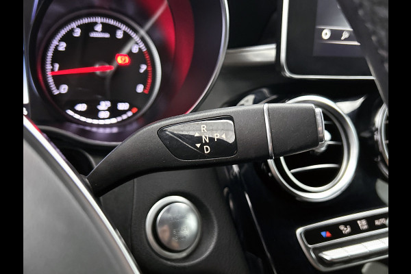 Mercedes-Benz GLC 250 4MATIC Business Solution AMG | Schuif/kanteldak | Treeplanken | 5 spaaks licht metalen velgen | Navigatie Parking support met camera achter | Inclusief 12 Maanden Garantie
