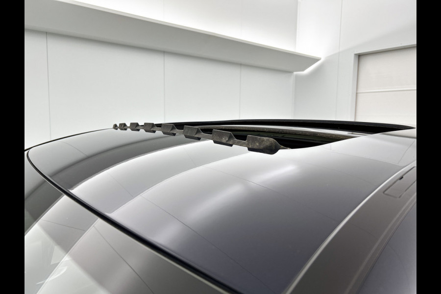 Mercedes-Benz GLC 250 4MATIC Business Solution AMG | Schuif/kanteldak | Treeplanken | 5 spaaks licht metalen velgen | Navigatie Parking support met camera achter | Inclusief 12 Maanden Garantie