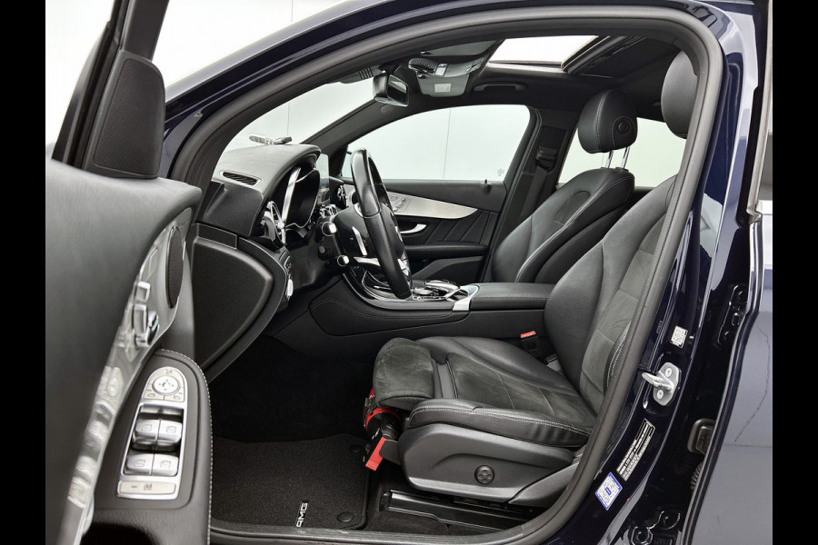 Mercedes-Benz GLC 250 4MATIC Business Solution AMG | Schuif/kanteldak | Treeplanken | 5 spaaks licht metalen velgen | Navigatie Parking support met camera achter | Inclusief 12 Maanden Garantie