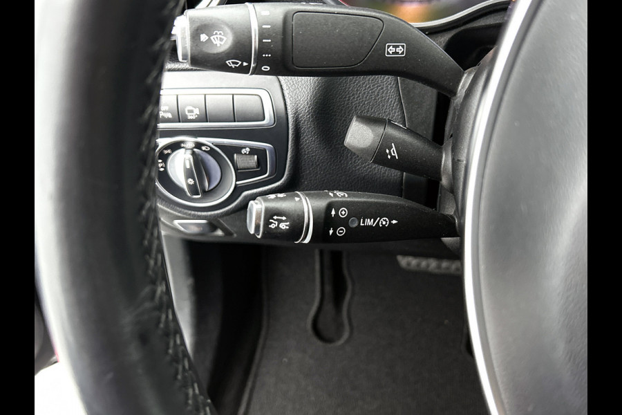 Mercedes-Benz GLC 250 4MATIC Business Solution AMG | Schuif/kanteldak | Treeplanken | 5 spaaks licht metalen velgen | Navigatie Parking support met camera achter | Inclusief 12 Maanden Garantie