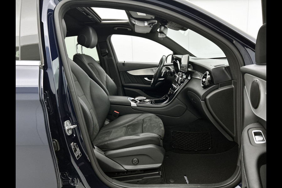 Mercedes-Benz GLC 250 4MATIC Business Solution AMG | Schuif/kanteldak | Treeplanken | 5 spaaks licht metalen velgen | Navigatie Parking support met camera achter | Inclusief 12 Maanden Garantie