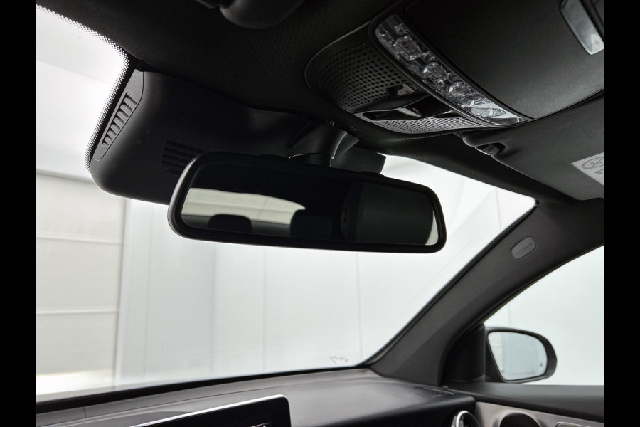 Mercedes-Benz GLC 250 4MATIC Business Solution AMG | Schuif/kanteldak | Treeplanken | 5 spaaks licht metalen velgen | Navigatie Parking support met camera achter | Inclusief 12 Maanden Garantie