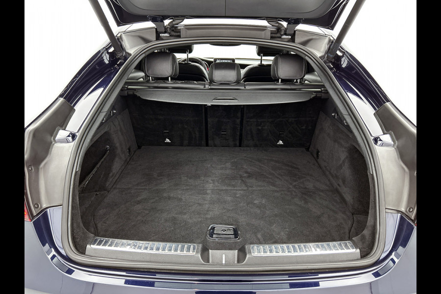 Mercedes-Benz GLC 250 4MATIC Business Solution AMG | Schuif/kanteldak | Treeplanken | 5 spaaks licht metalen velgen | Navigatie Parking support met camera achter | Inclusief 12 Maanden Garantie