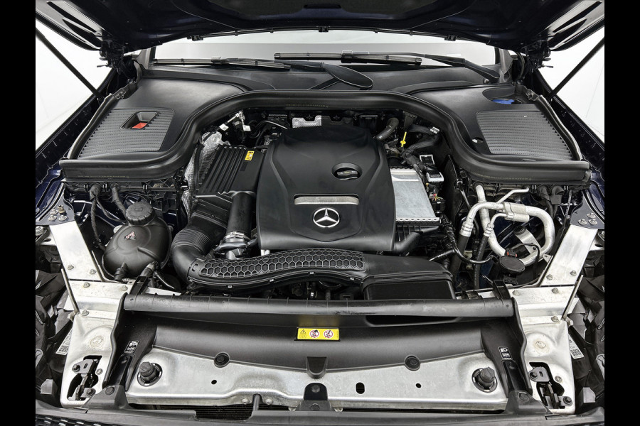 Mercedes-Benz GLC 250 4MATIC Business Solution AMG | Schuif/kanteldak | Treeplanken | 5 spaaks licht metalen velgen | Navigatie Parking support met camera achter | Inclusief 12 Maanden Garantie