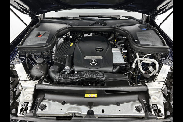 Mercedes-Benz GLC 250 4MATIC Business Solution AMG | Schuif/kanteldak | Treeplanken | 5 spaaks licht metalen velgen | Navigatie Parking support met camera achter | Inclusief 12 Maanden Garantie