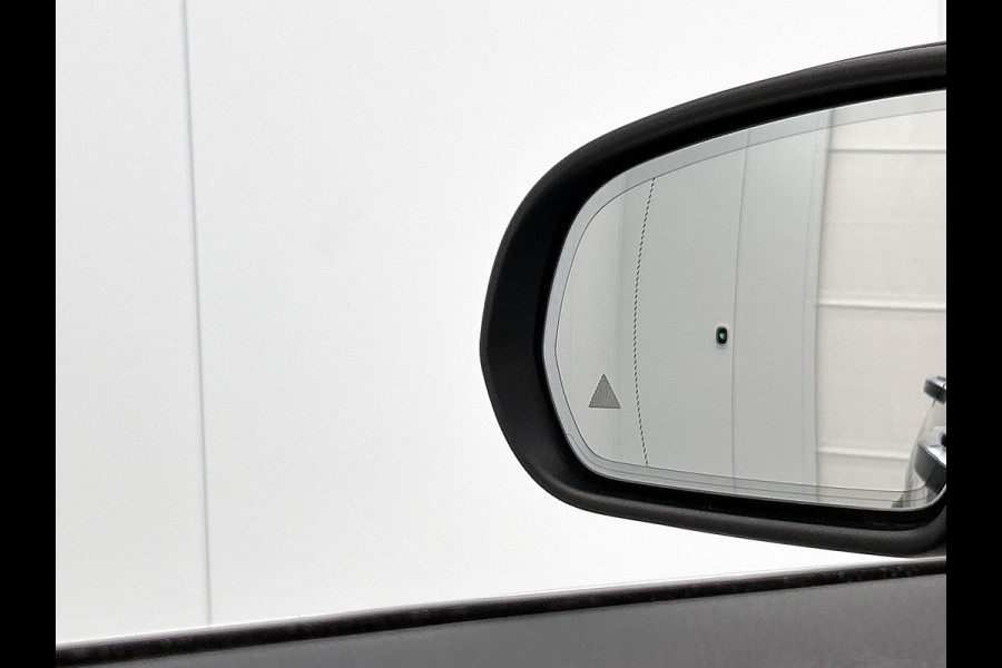 Mercedes-Benz GLC 250 4MATIC Business Solution AMG | Schuif/kanteldak | Treeplanken | 5 spaaks licht metalen velgen | Navigatie Parking support met camera achter | Inclusief 12 Maanden Garantie