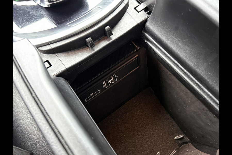 Mercedes-Benz GLC 250 4MATIC Business Solution AMG | Schuif/kanteldak | Treeplanken | 5 spaaks licht metalen velgen | Navigatie Parking support met camera achter | Inclusief 12 Maanden Garantie