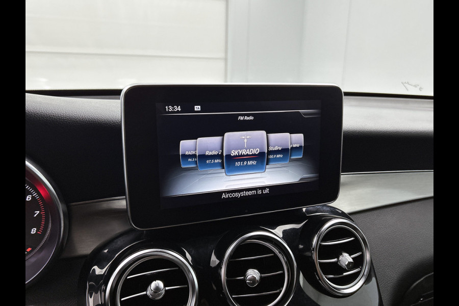 Mercedes-Benz GLC 250 4MATIC Business Solution AMG | Schuif/kanteldak | Treeplanken | 5 spaaks licht metalen velgen | Navigatie Parking support met camera achter | Inclusief 12 Maanden Garantie