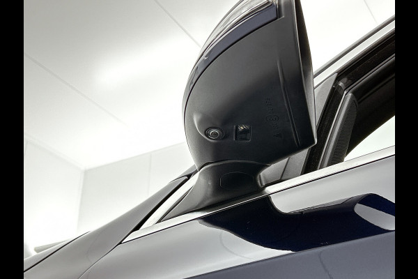 Mercedes-Benz GLC 250 4MATIC Business Solution AMG | Schuif/kanteldak | Treeplanken | 5 spaaks licht metalen velgen | Navigatie Parking support met camera achter | Inclusief 12 Maanden Garantie