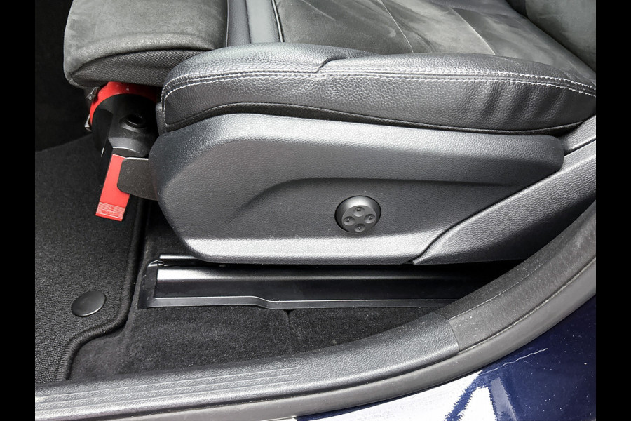 Mercedes-Benz GLC 250 4MATIC Business Solution AMG | Schuif/kanteldak | Treeplanken | 5 spaaks licht metalen velgen | Navigatie Parking support met camera achter | Inclusief 12 Maanden Garantie