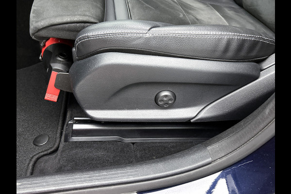 Mercedes-Benz GLC 250 4MATIC Business Solution AMG | Schuif/kanteldak | Treeplanken | 5 spaaks licht metalen velgen | Navigatie Parking support met camera achter | Inclusief 12 Maanden Garantie