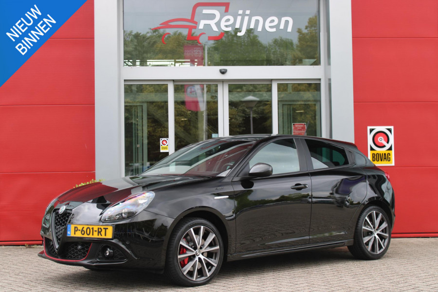 Alfa Romeo Giulietta 1.4 120PK TURBO SPRINT | LEDEREN BEKLEDING | AFNEEMBARE TREHAAK | ALL SEASON BANDEN | NAVIGATIE | CLIMATE CONTROL | CRUISE CONTROL | CARBON INTERIEUR AFWERKING | 18" LICHTMETALEN VELGEN | DAB+ RADIO | PARKEER SENSOREN |