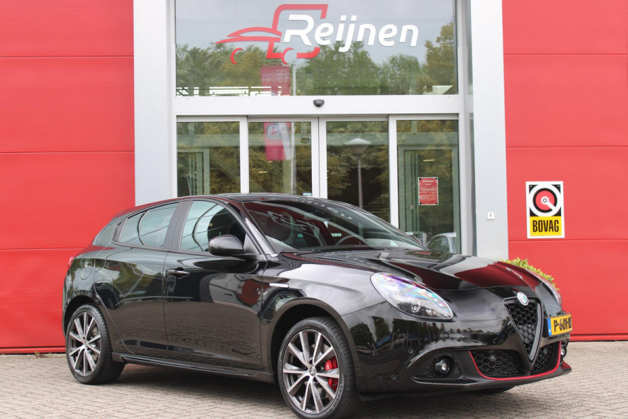 Alfa Romeo Giulietta 1.4 120PK TURBO SPRINT | LEDEREN BEKLEDING | AFNEEMBARE TREHAAK | ALL SEASON BANDEN | NAVIGATIE | CLIMATE CONTROL | CRUISE CONTROL | CARBON INTERIEUR AFWERKING | 18" LICHTMETALEN VELGEN | DAB+ RADIO | PARKEER SENSOREN |