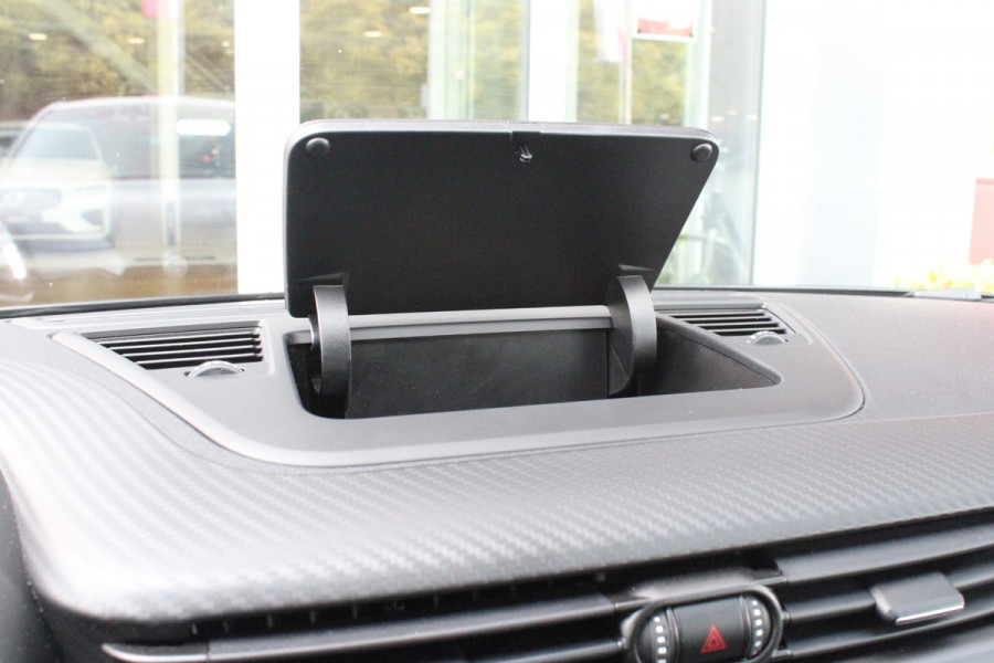 Alfa Romeo Giulietta 1.4 120PK TURBO SPRINT | LEDEREN BEKLEDING | AFNEEMBARE TREHAAK | ALL SEASON BANDEN | NAVIGATIE | CLIMATE CONTROL | CRUISE CONTROL | CARBON INTERIEUR AFWERKING | 18" LICHTMETALEN VELGEN | DAB+ RADIO | PARKEER SENSOREN |