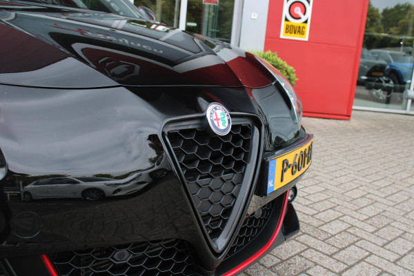 Alfa Romeo Giulietta 1.4 120PK TURBO SPRINT | LEDEREN BEKLEDING | AFNEEMBARE TREHAAK | ALL SEASON BANDEN | NAVIGATIE | CLIMATE CONTROL | CRUISE CONTROL | CARBON INTERIEUR AFWERKING | 18" LICHTMETALEN VELGEN | DAB+ RADIO | PARKEER SENSOREN |