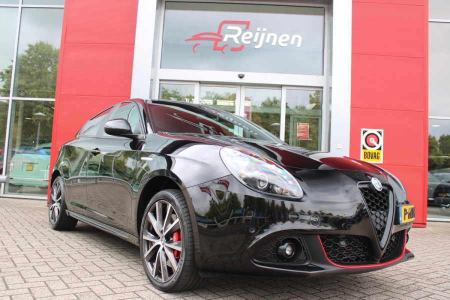 Alfa Romeo Giulietta 1.4 120PK TURBO SPRINT | LEDEREN BEKLEDING | AFNEEMBARE TREHAAK | ALL SEASON BANDEN | NAVIGATIE | CLIMATE CONTROL | CRUISE CONTROL | CARBON INTERIEUR AFWERKING | 18" LICHTMETALEN VELGEN | DAB+ RADIO | PARKEER SENSOREN |