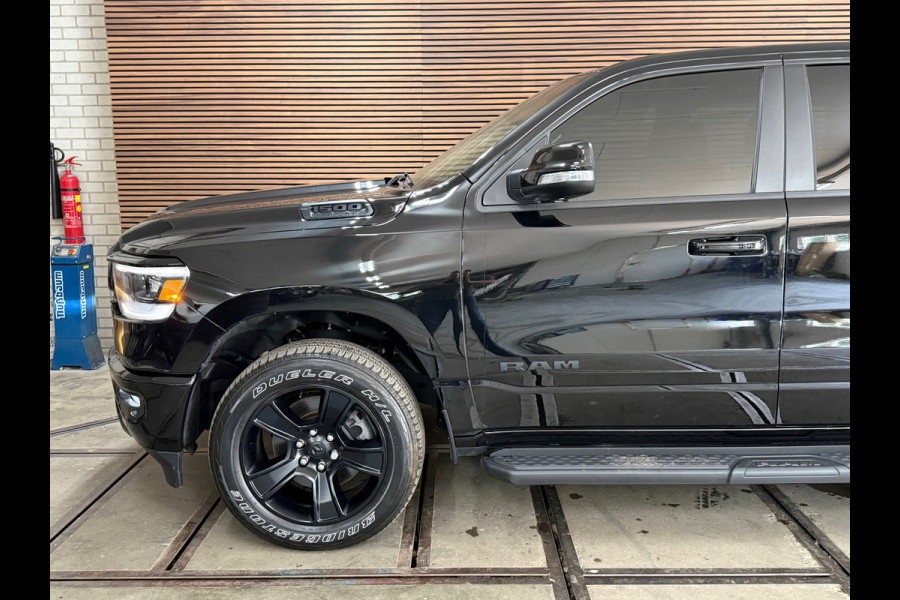 Dodge Ram 1500 5.7 V8 4x4 Crew Cab Sport | Full BLACK | Camera | ALPINE | Soft Cover | Apple Carplay | Cruise |