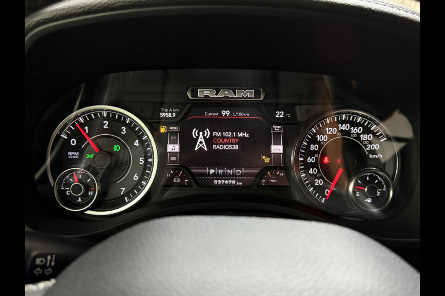 Dodge Ram 1500 5.7 V8 4x4 Crew Cab Sport | Full BLACK | Camera | ALPINE | Soft Cover | Apple Carplay | Cruise |