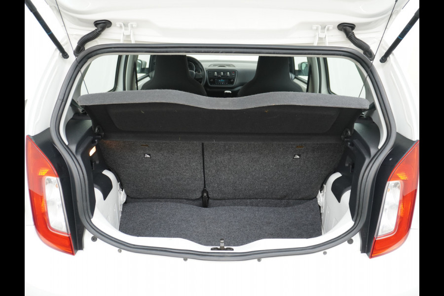 Škoda Citigo 1.0 CNG Bifuel Airco CruiseControl 5drs Bluetooth Isofix Greentech Led Aardgas Elek.Ramen Aut.Verlichting Start/Stop DealerOnderhouden Ambition NL-auto! Kosten per 100 km: CNG is goedkoop – bij een prijs van €1,20 per kg kost 100 km slechts €3,60 - €4,20  Belasting slechts 36 euro per maand!!