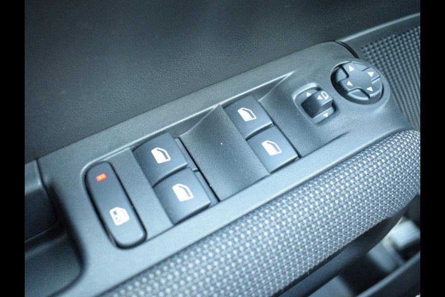 Citroën C3 Aircross 1.2 PureTech S&S Shine SCHUIF - KANTELDAK |