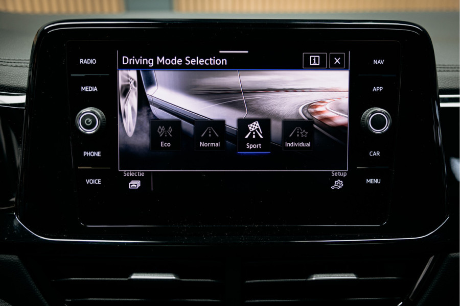 Volkswagen T-Roc 1.5 TSI R-Line Edition Vol uitgevoerde T-roc R-line